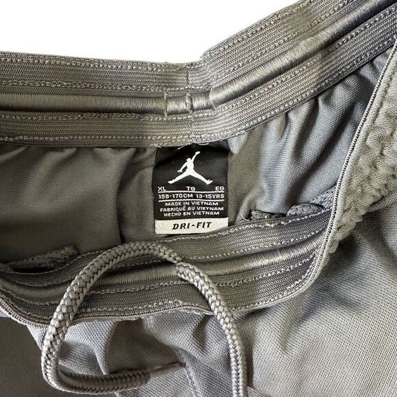 Jordan boys sports shorts size XL - Picture 2 of 3
